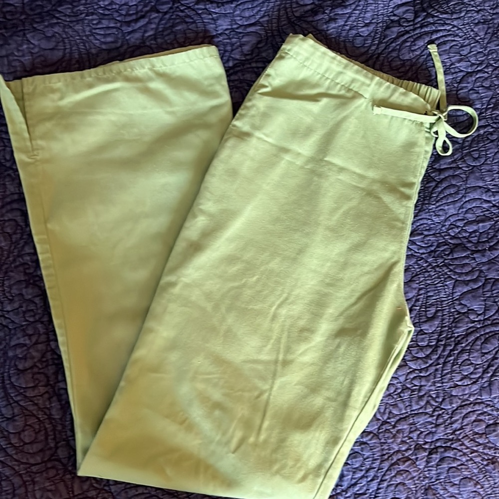 Cherokee Scrubs - Picture 2 of 2